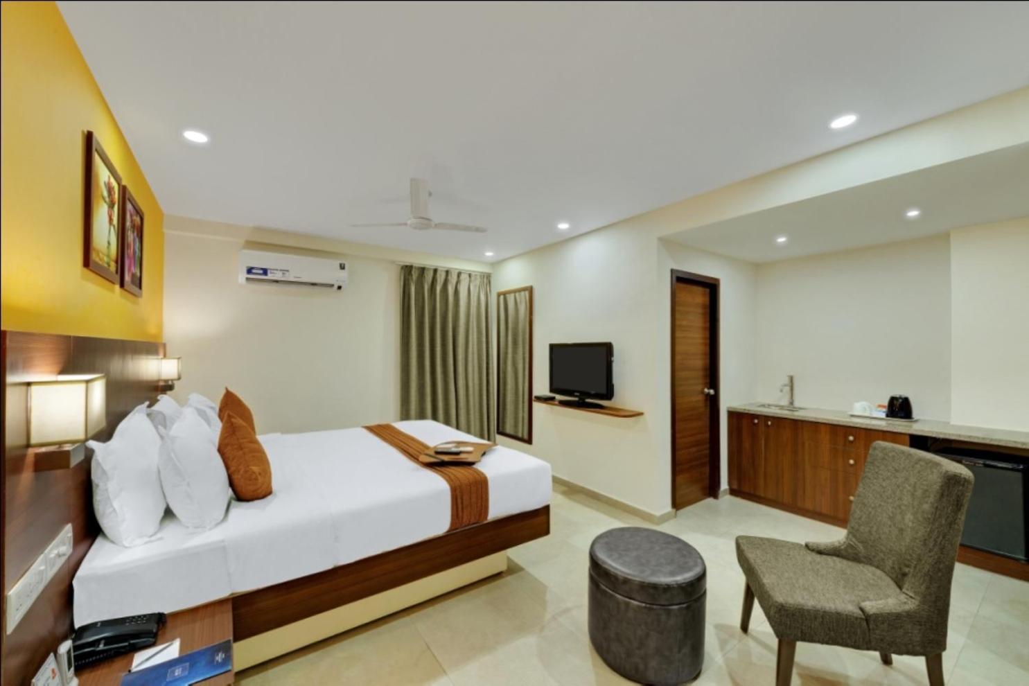 Best Western Alkapuri, Vadodara Bagian luar foto