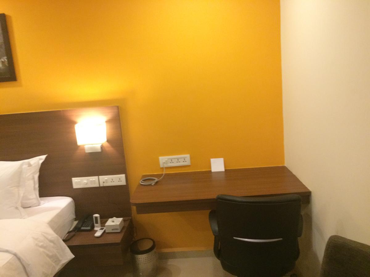 Best Western Alkapuri, Vadodara Bagian luar foto
