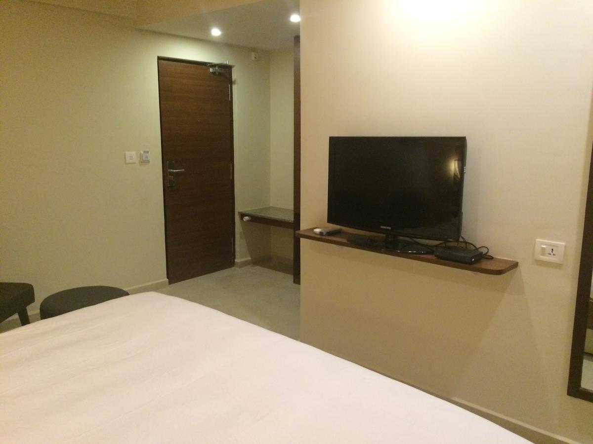Best Western Alkapuri, Vadodara Bagian luar foto
