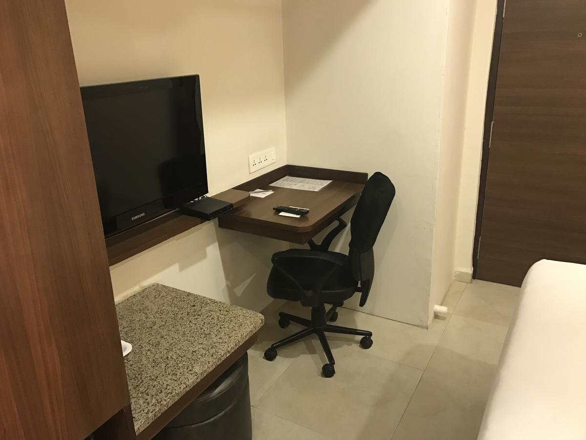 Best Western Alkapuri, Vadodara Bagian luar foto