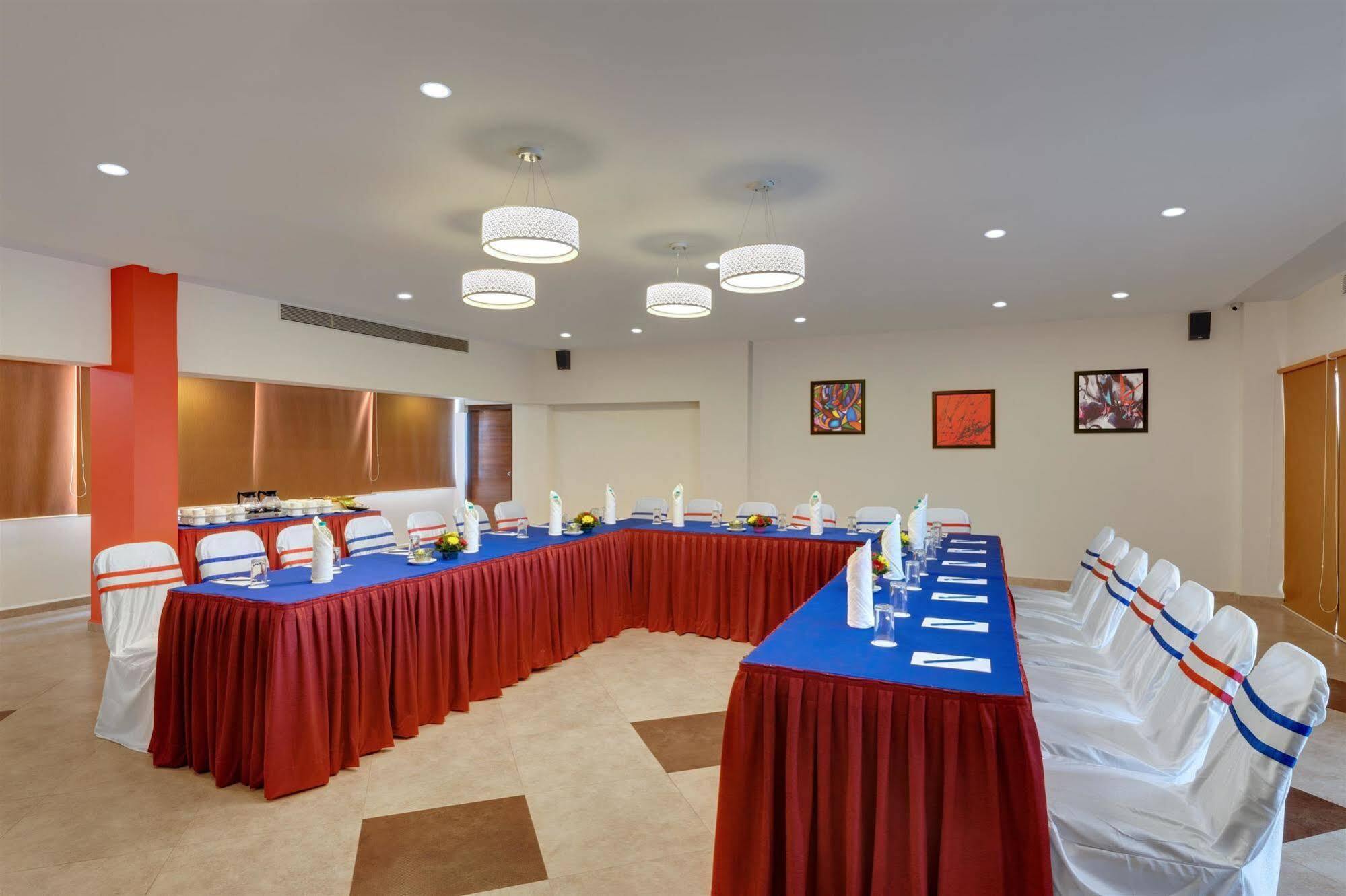 Best Western Alkapuri, Vadodara Bagian luar foto