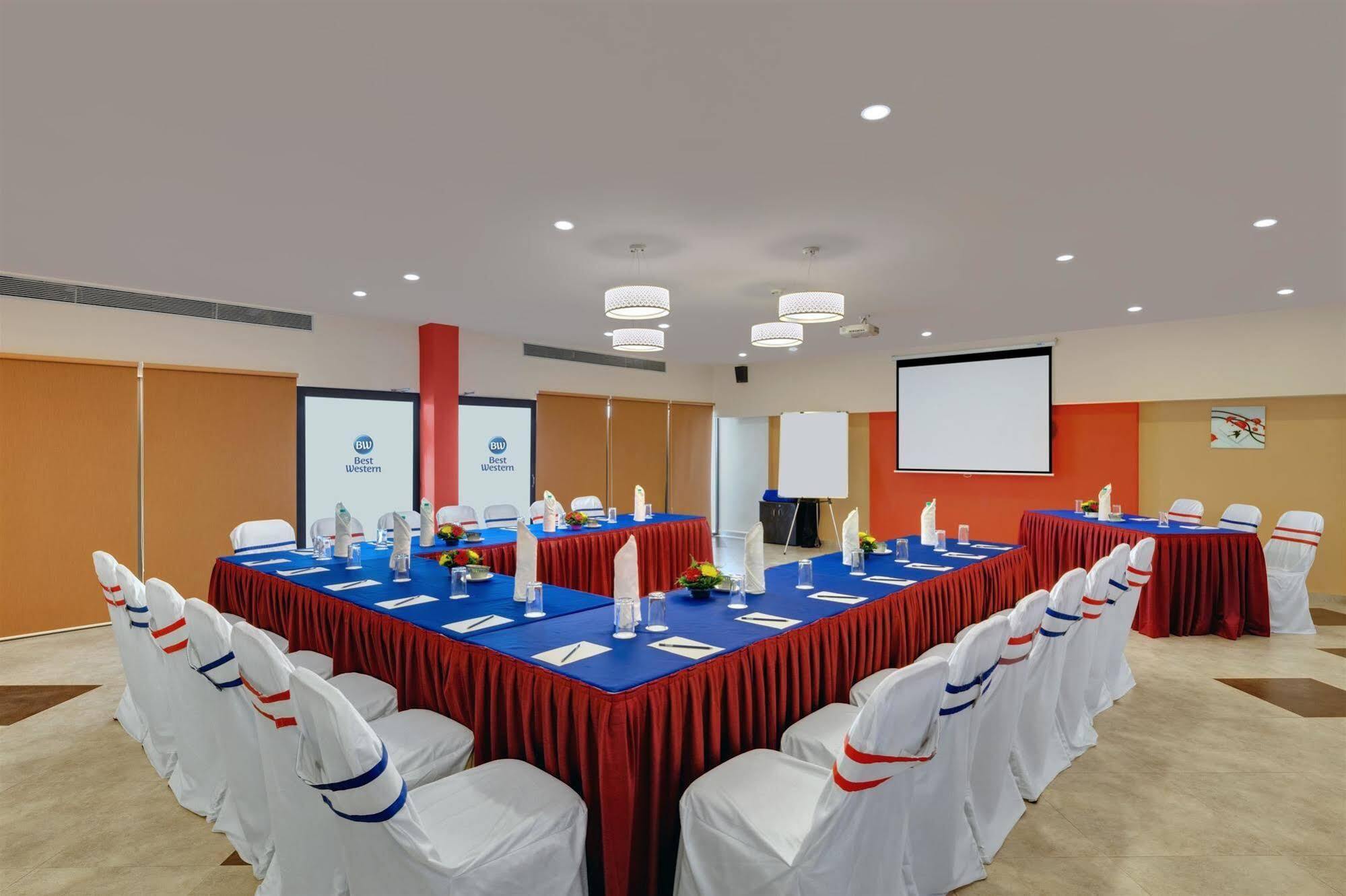 Best Western Alkapuri, Vadodara Bagian luar foto