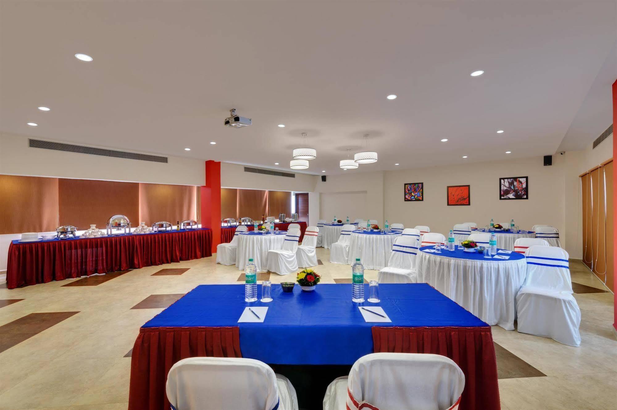 Best Western Alkapuri, Vadodara Bagian luar foto