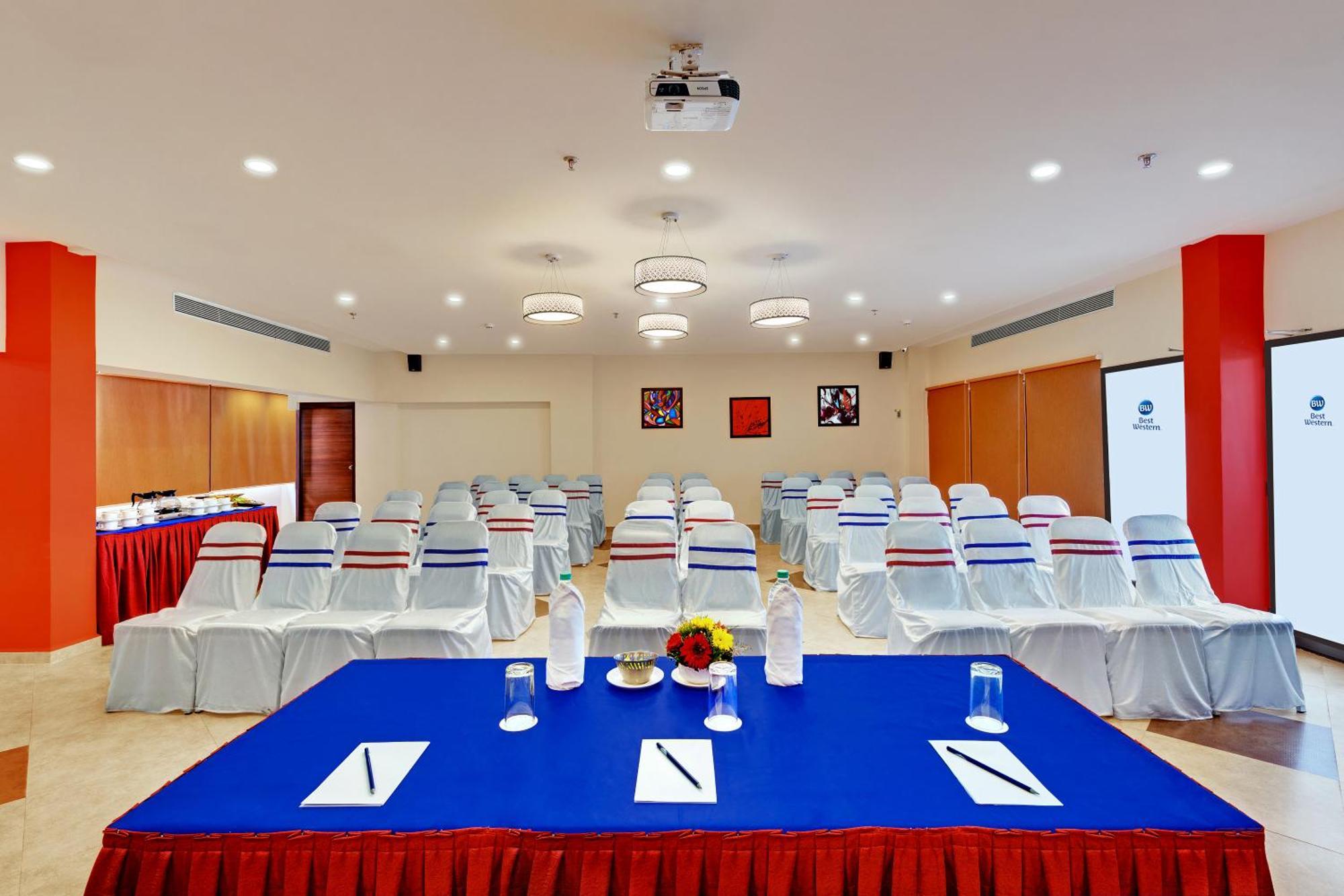Best Western Alkapuri, Vadodara Bagian luar foto