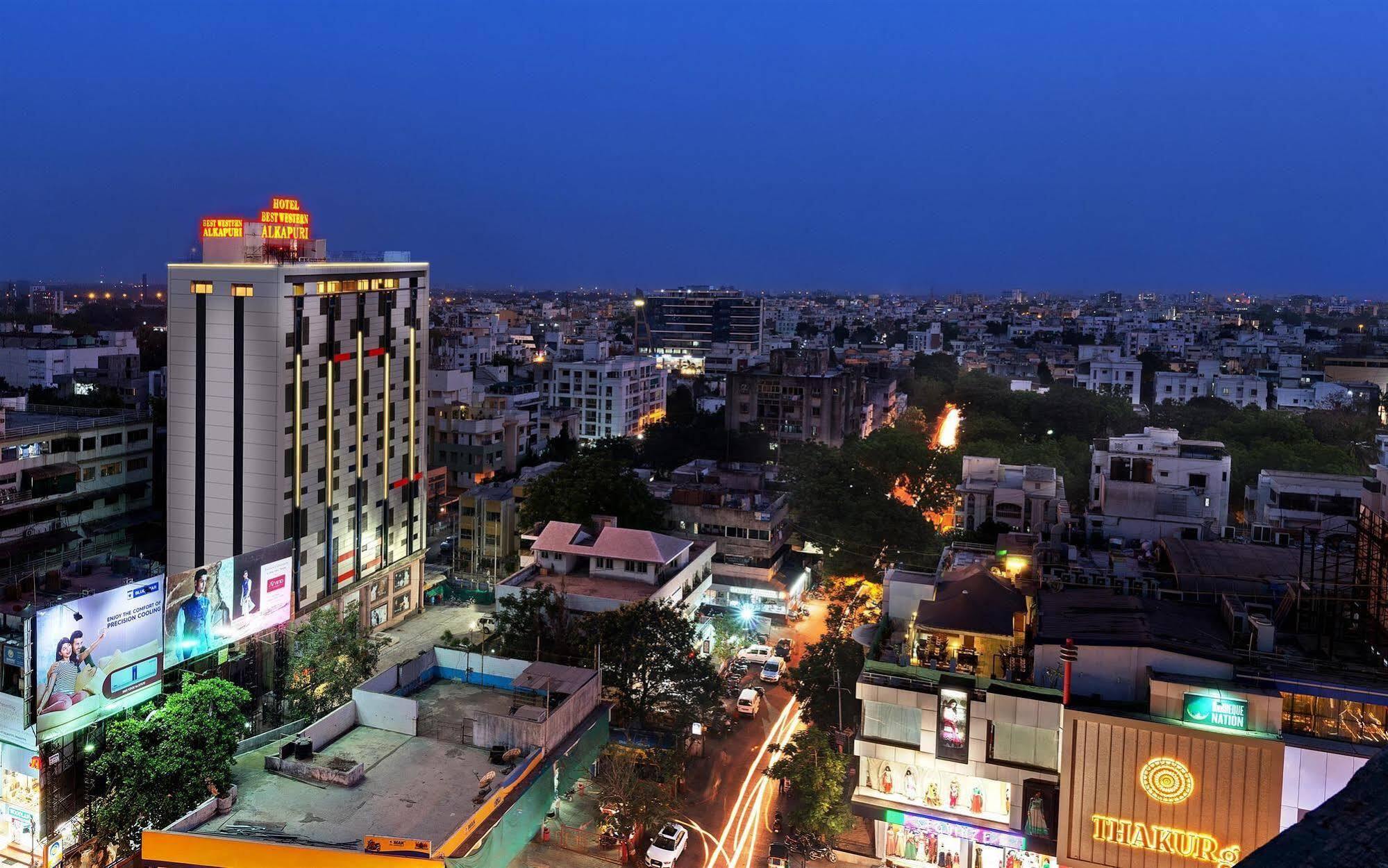 Best Western Alkapuri, Vadodara Bagian luar foto