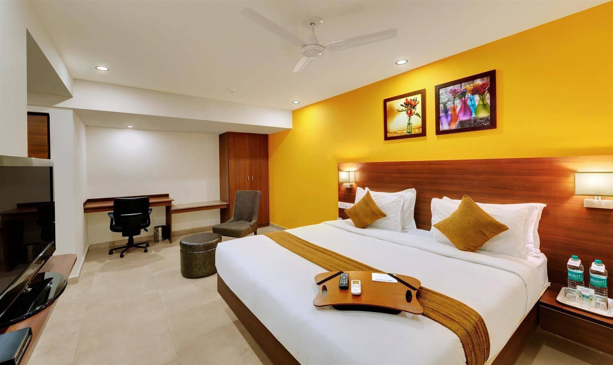 Best Western Alkapuri, Vadodara Bagian luar foto