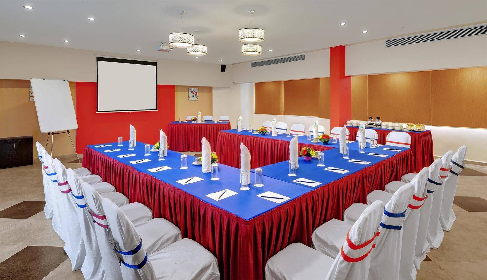 Best Western Alkapuri, Vadodara Bagian luar foto