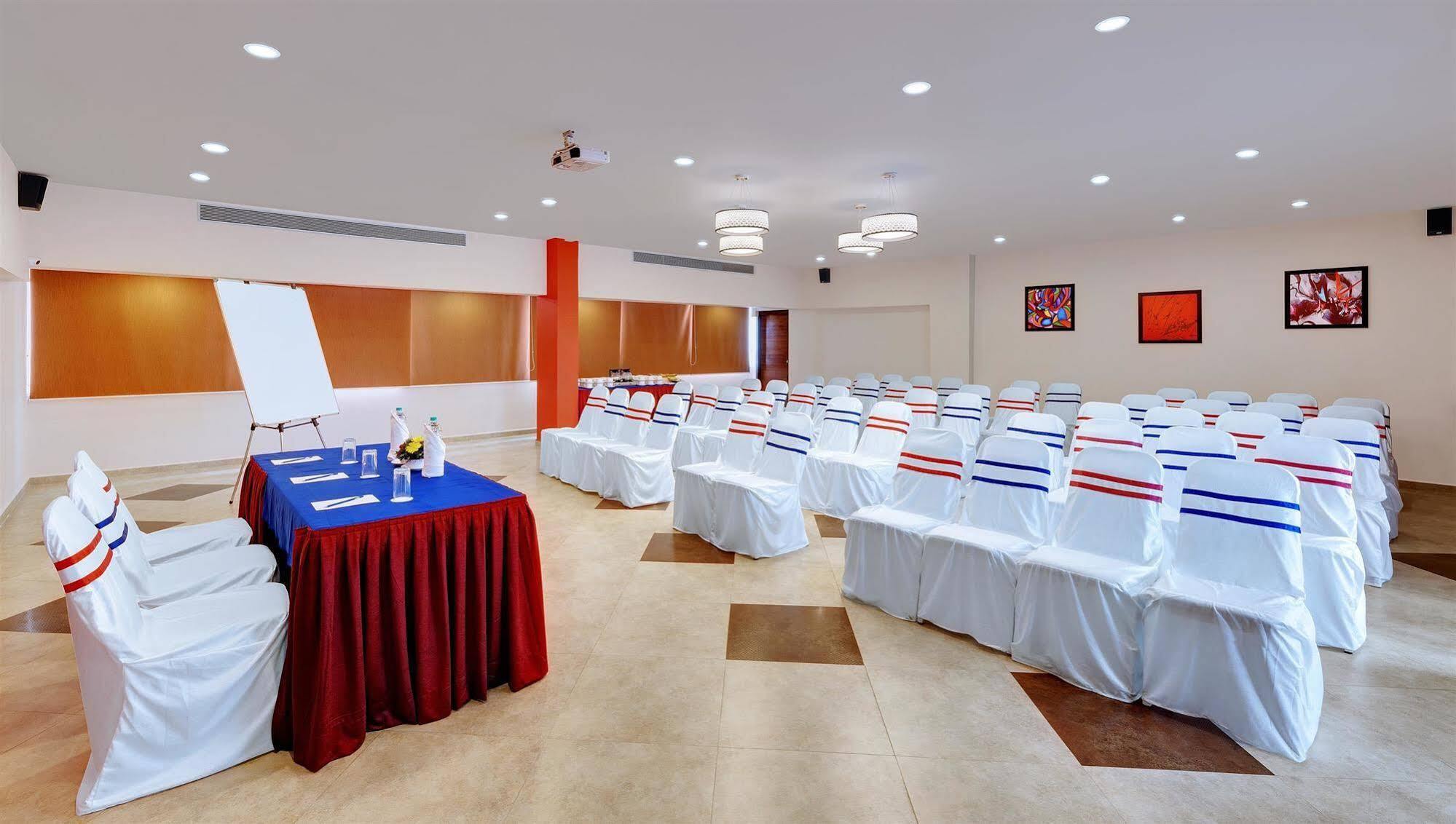 Best Western Alkapuri, Vadodara Bagian luar foto