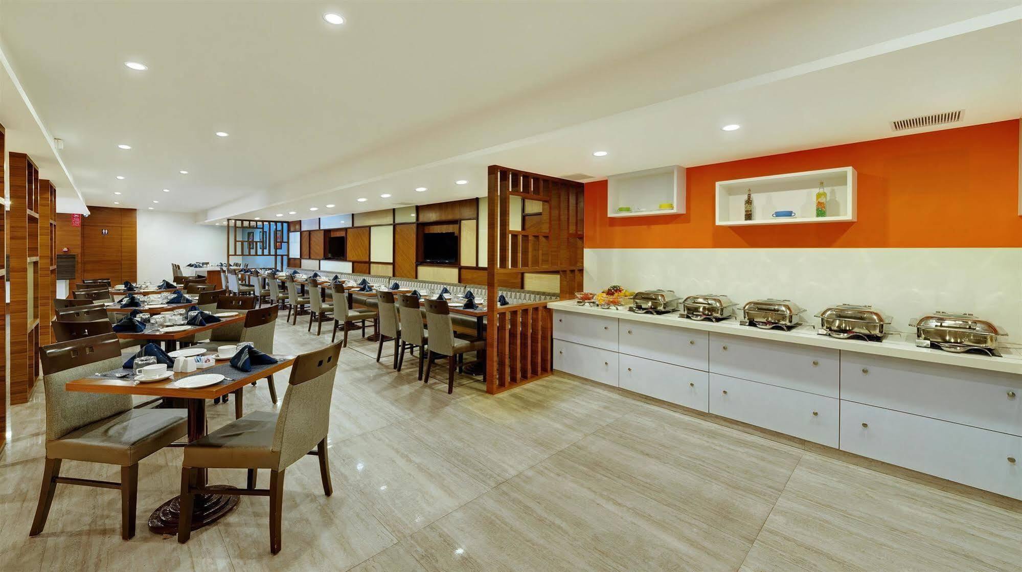 Best Western Alkapuri, Vadodara Bagian luar foto