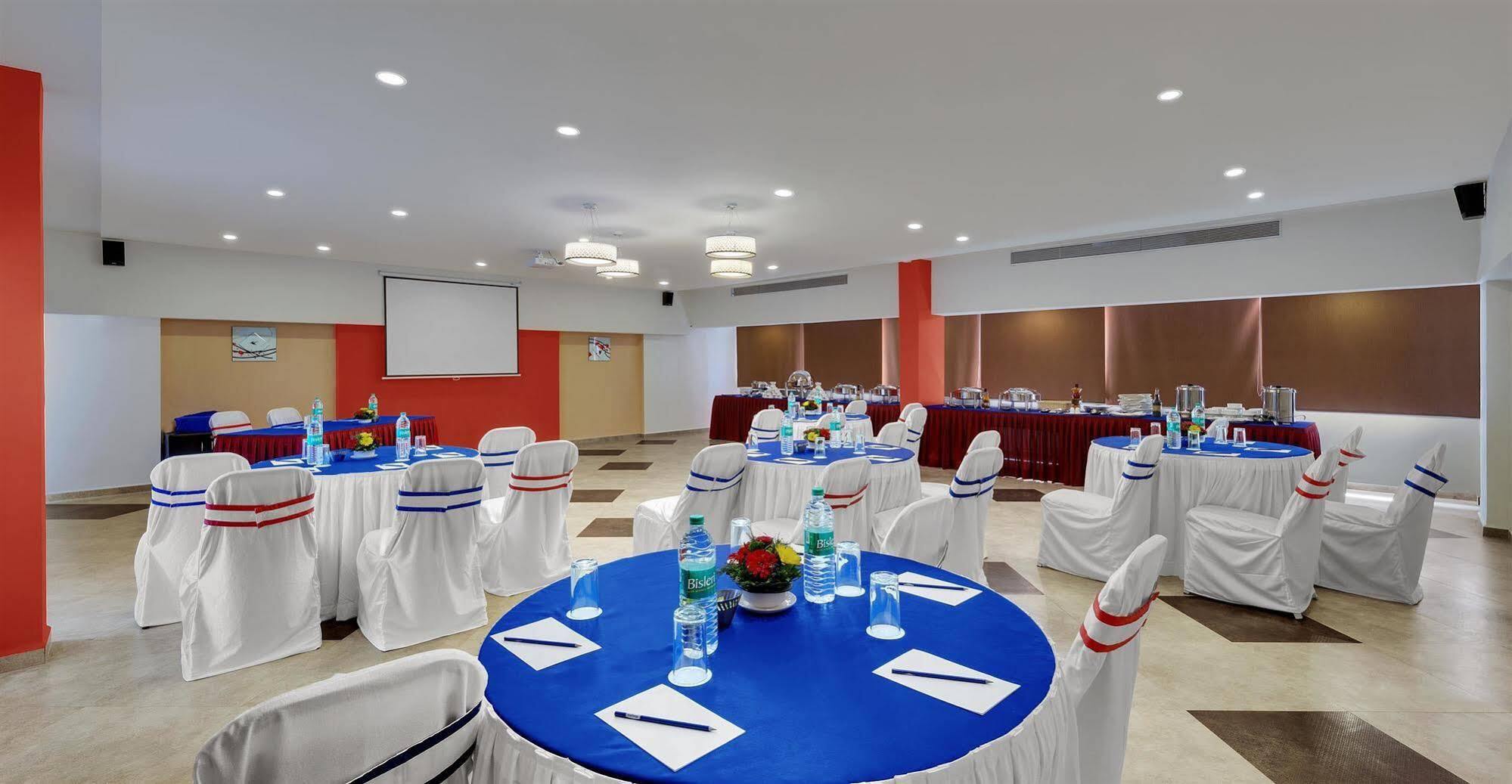 Best Western Alkapuri, Vadodara Bagian luar foto