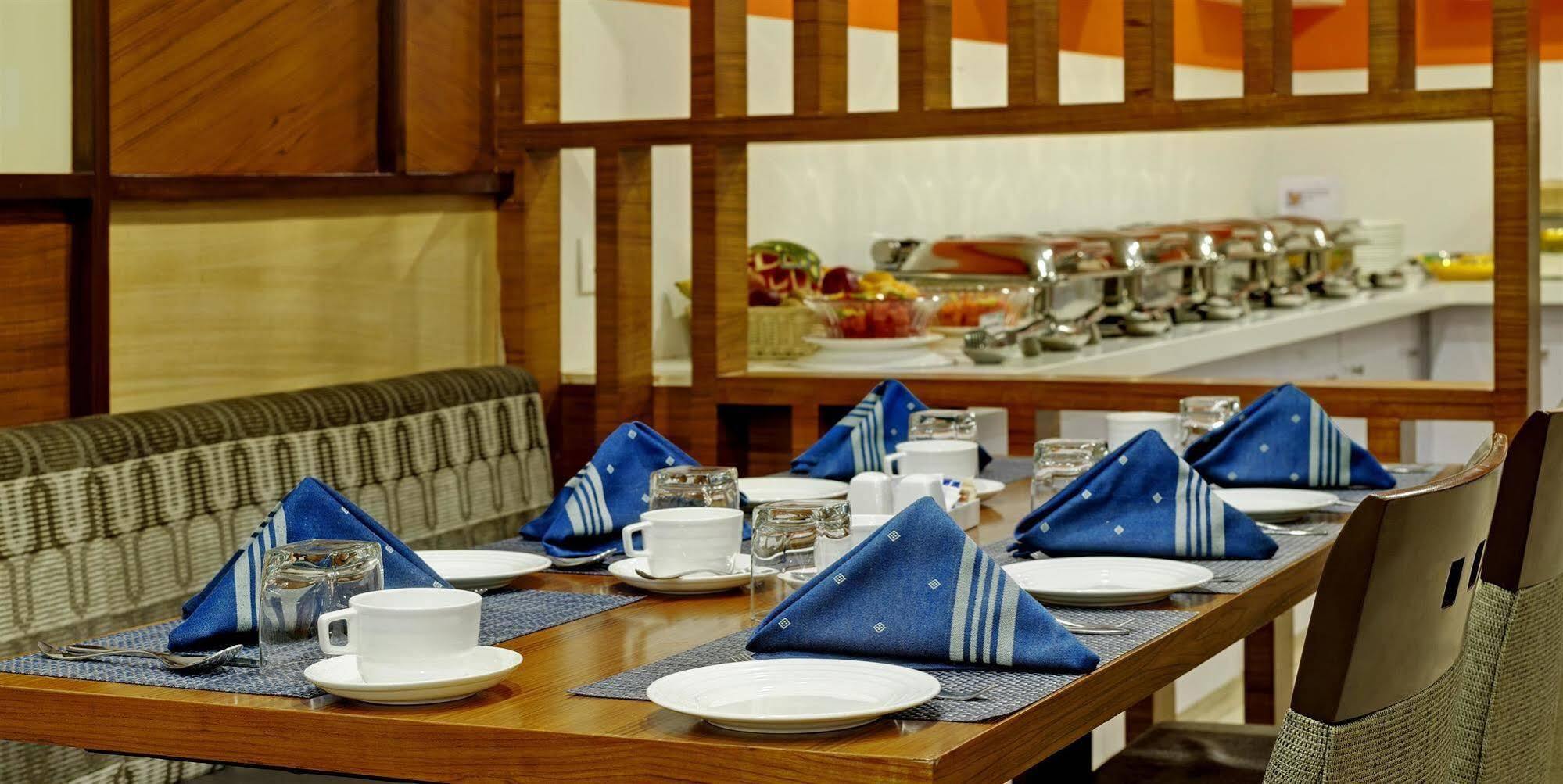 Best Western Alkapuri, Vadodara Bagian luar foto
